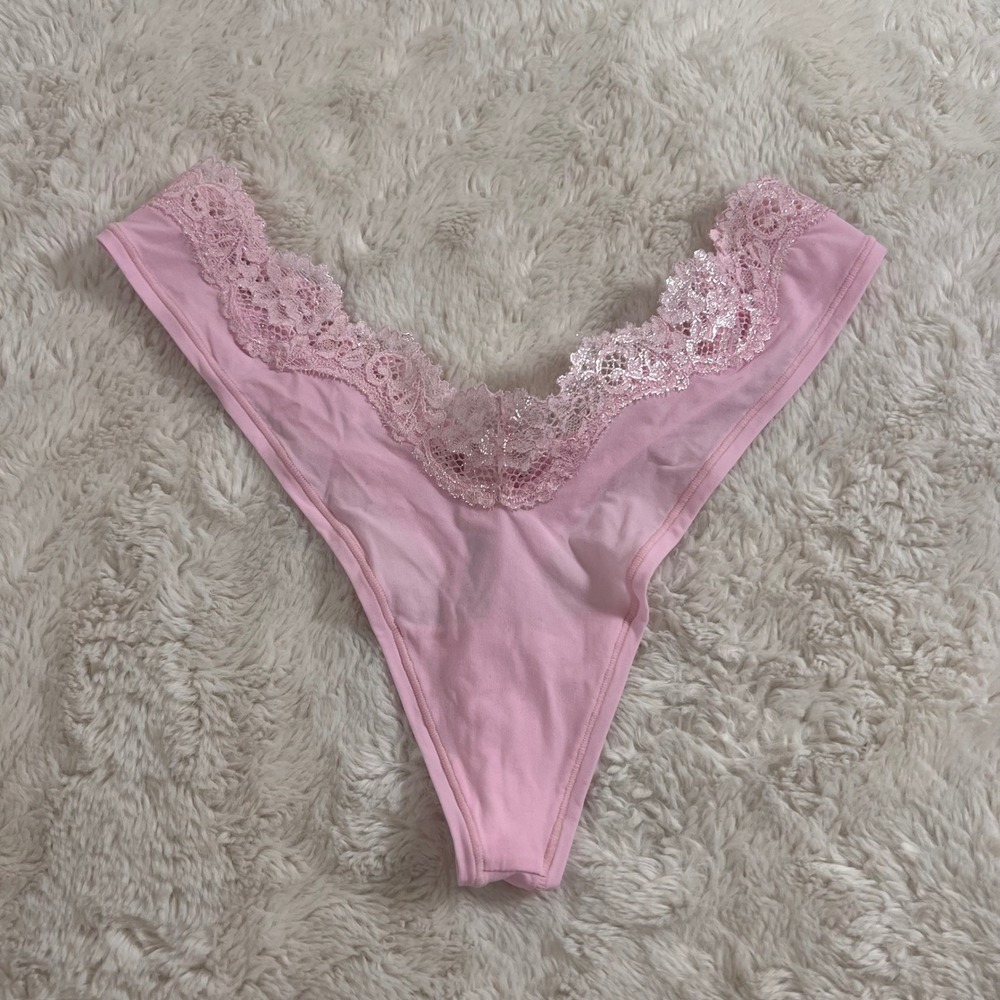 SKIMS Pink Lace Trim V-Waist High Cut Thong Panty TH-THG-10332W Size Medium Soft